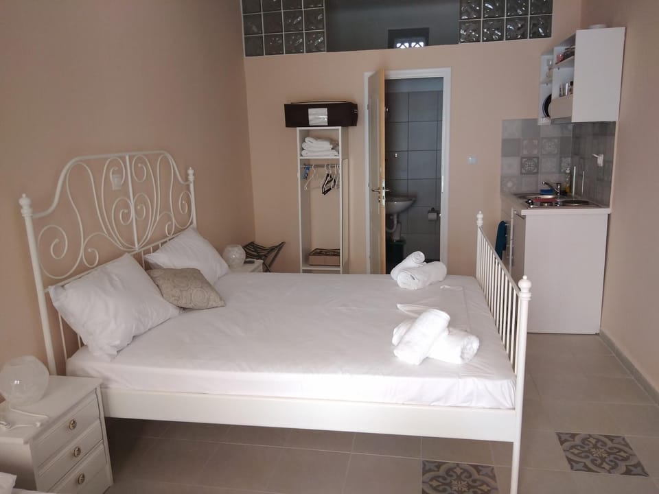 In-room safe, desk, blackout drapes, soundproofing