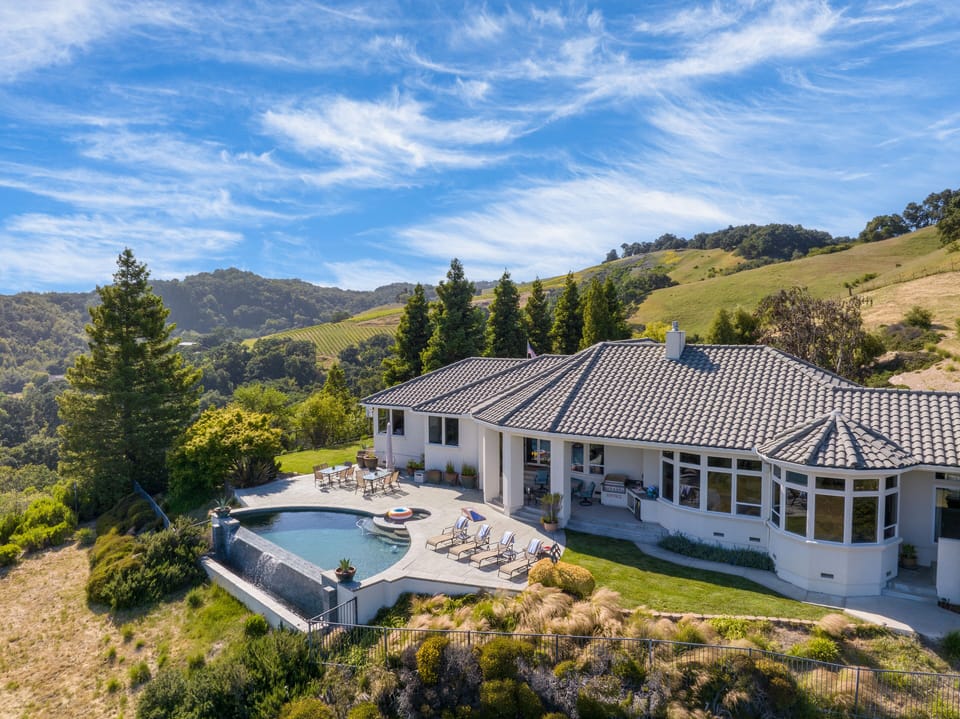 Welcome to your luxurious Paso Robles group escape!