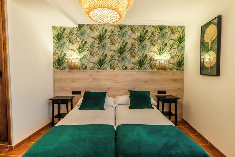 Standard Double Room | Desk, bed sheets