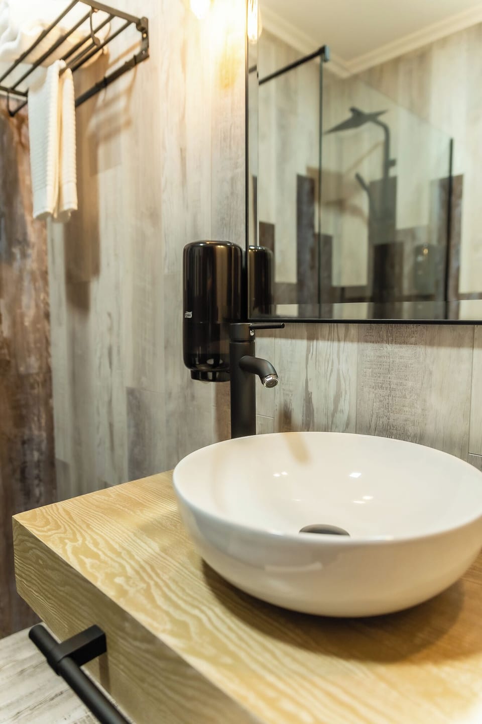 Standard Double Room | Bathroom | Towels