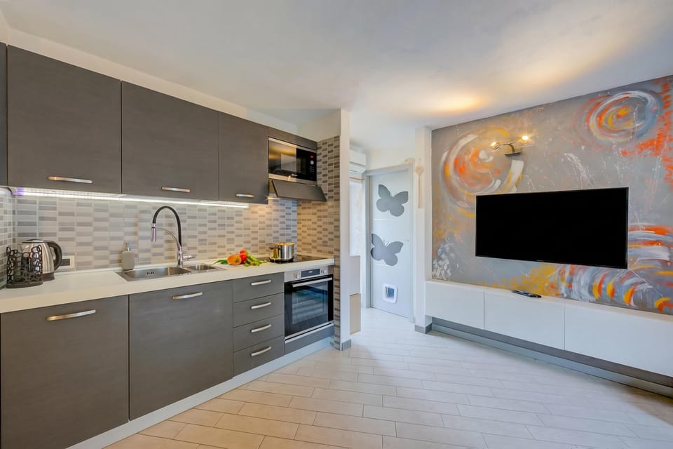 Family Apartment, Multiple Bedrooms (Casa Gio Few Minutes from the Lake) | Private kitchen | Fridge, microwave, oven, stovetop