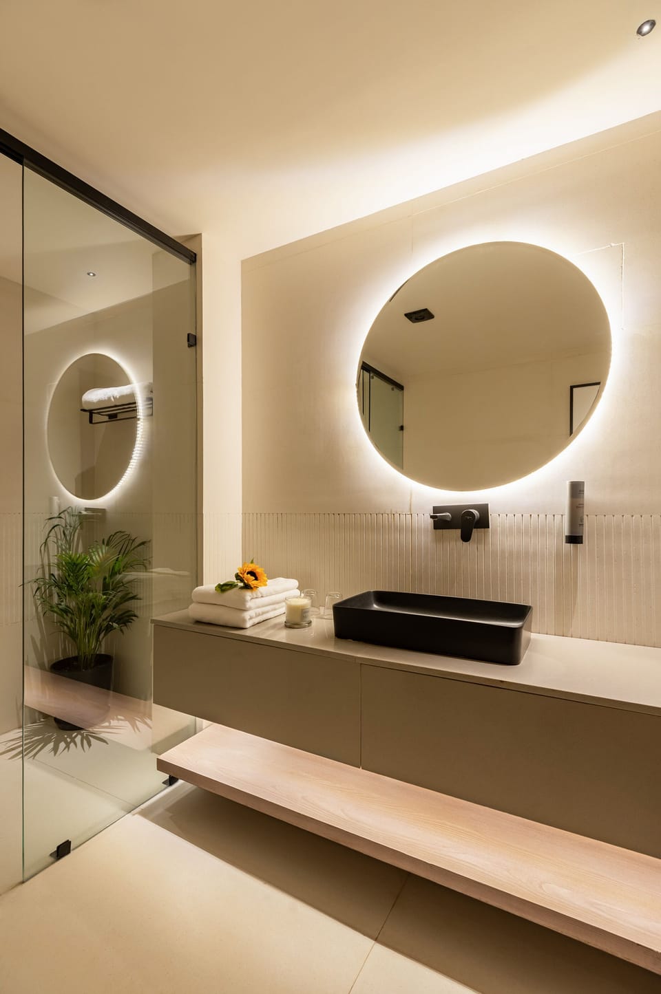 Executive Room | Bathroom | Free toiletries, hair dryer, slippers, soap