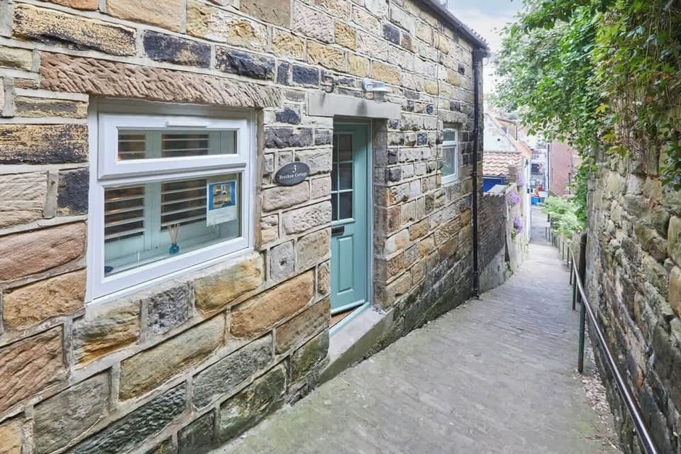 Breckon Cottage, Whitby - Host & Stay