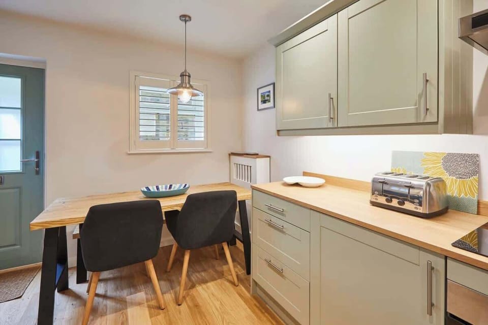 Breckon Cottage, Whitby - Host & Stay