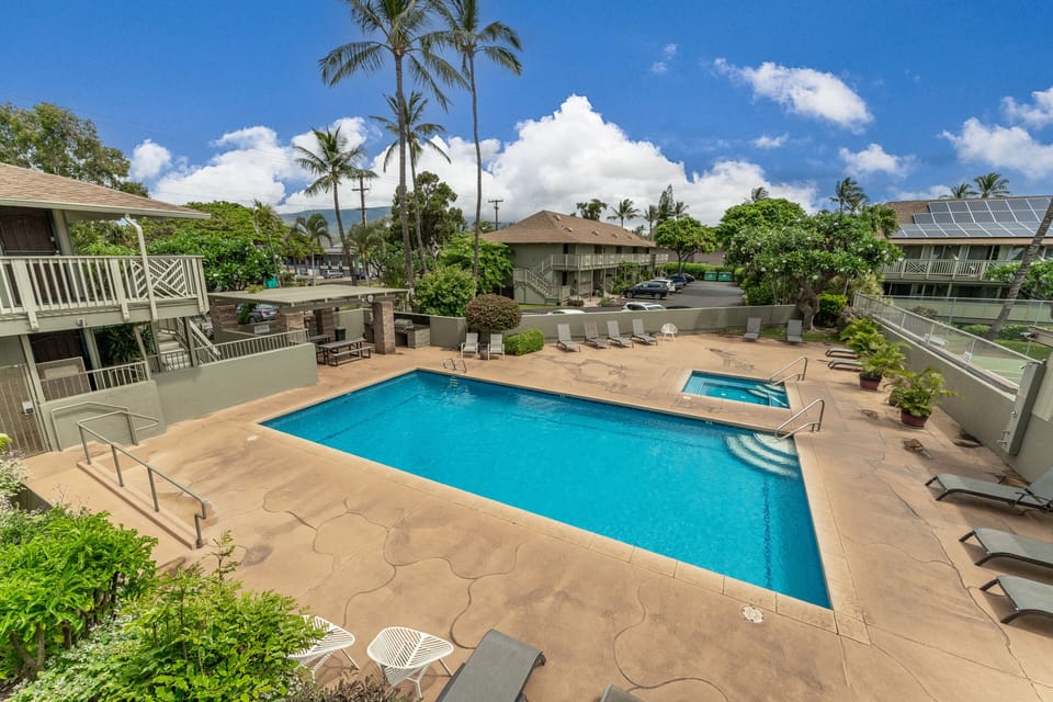 Enjoy the pool and the hot tub