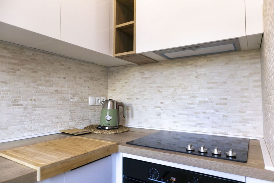 Apartment (A1) | Private kitchen | Fridge, microwave, oven, stovetop