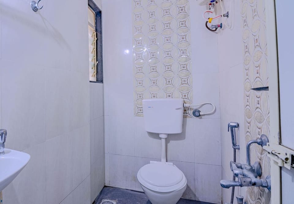 Family Room | Bathroom