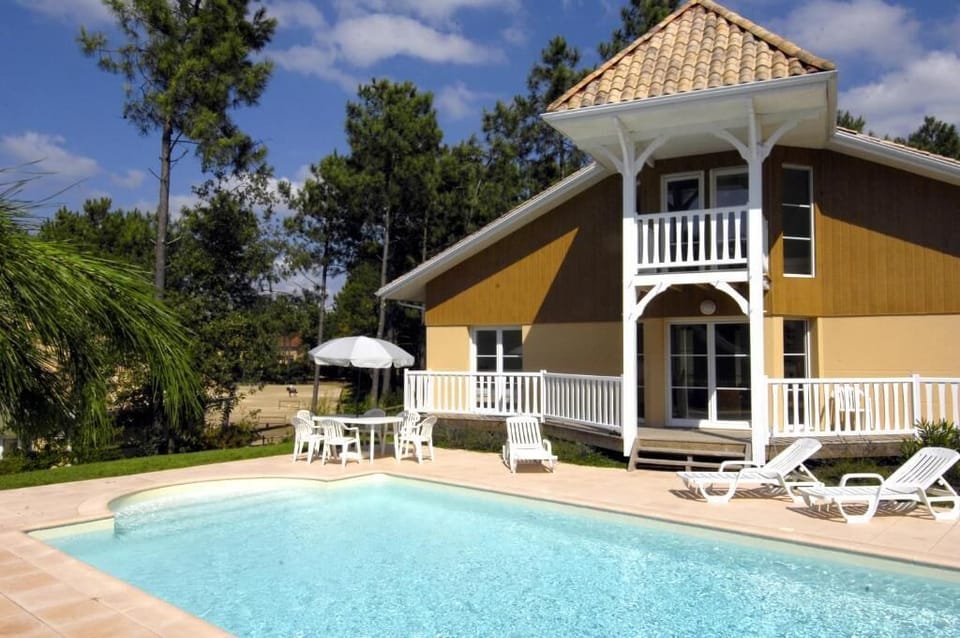 Lagrange Vacances - Eden Club Hotel in Lacanau