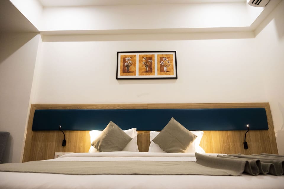 Comfort Room, 1 Bedroom | Pillowtop beds, iron/ironing board, free WiFi