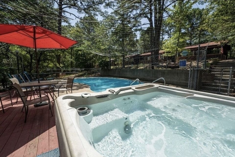 Hot tub open Approximately March- December depending on weather!