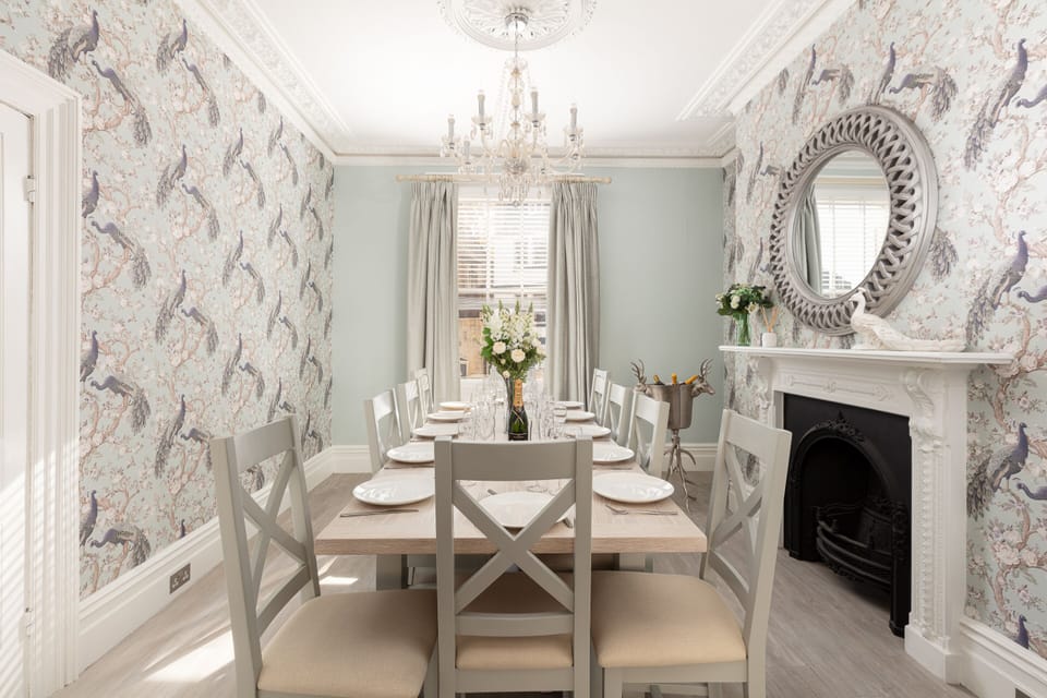 Magnificent Dining room - perfect for a celebration Seats up to 16