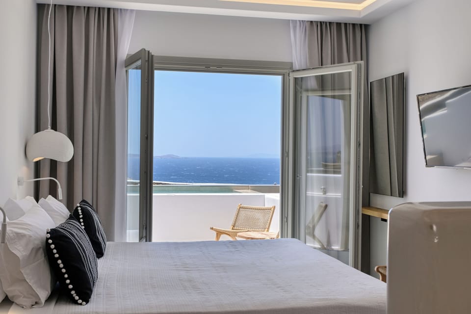 Deluxe Double Room, 1 King Bed, Private Pool, Sea View | In-room safe, free WiFi, bed sheets