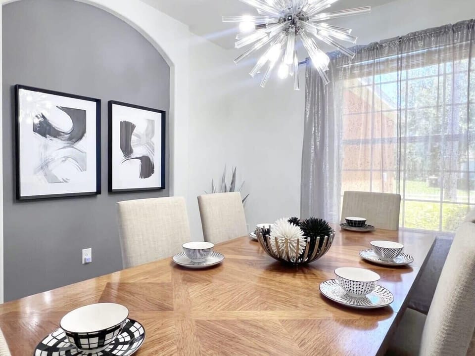 Designed with large groups in mind, the elegant dining area offers generous seating, perfect for shared meals, celebrations, and quality time together.