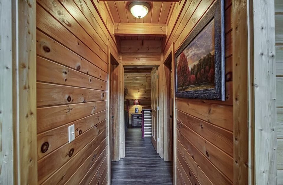 Bear Mountain Hideaway's hallway