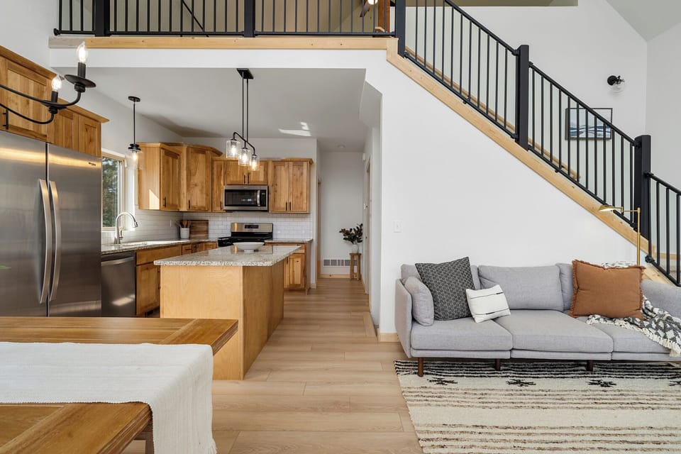 "Great cabin, breathtaking views, everything you would need in kitchen." - Angel