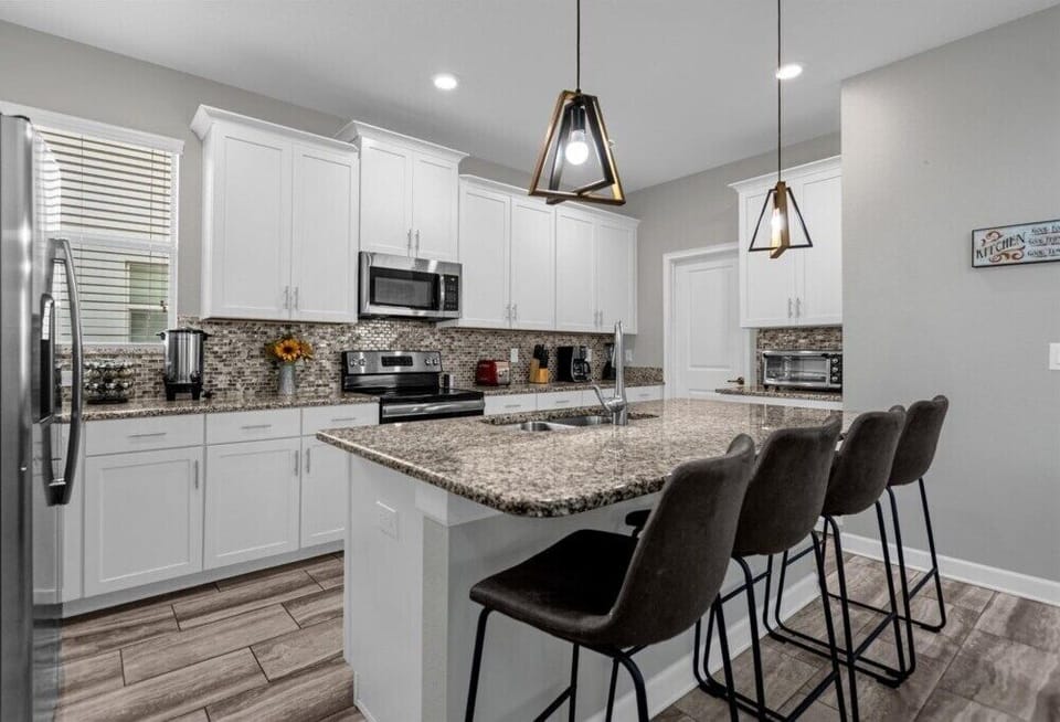 4735 Kings Castle Circle (4).jpg