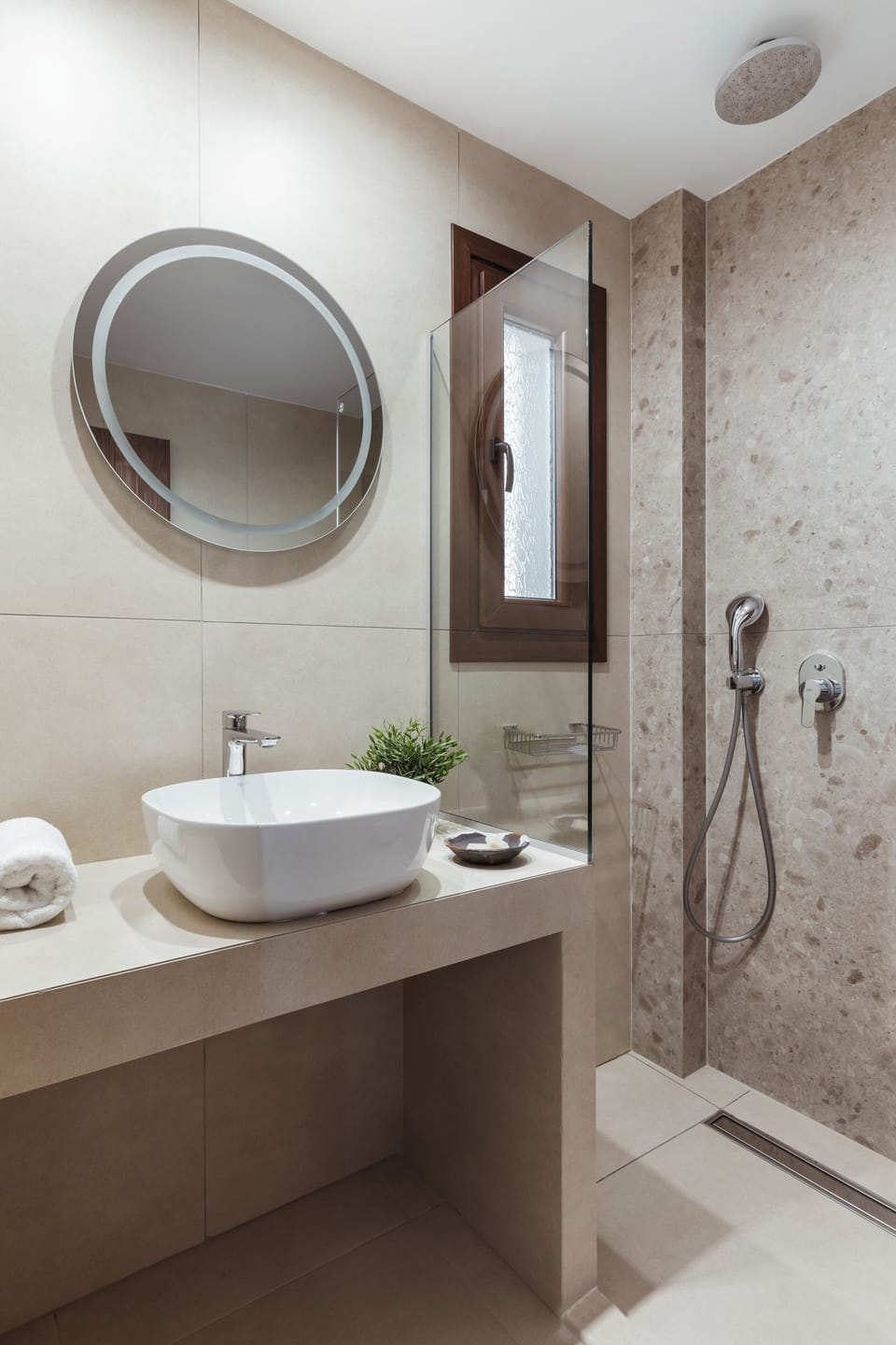Superior Triple Room, Pool View | Bathroom | Shower, rainfall showerhead, free toiletries, hair dryer