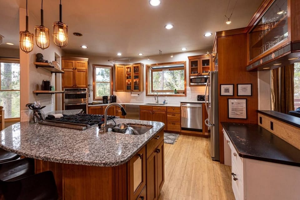 Huge gourmet kitchen!