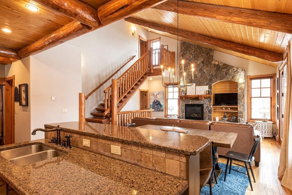 Open floor plan!