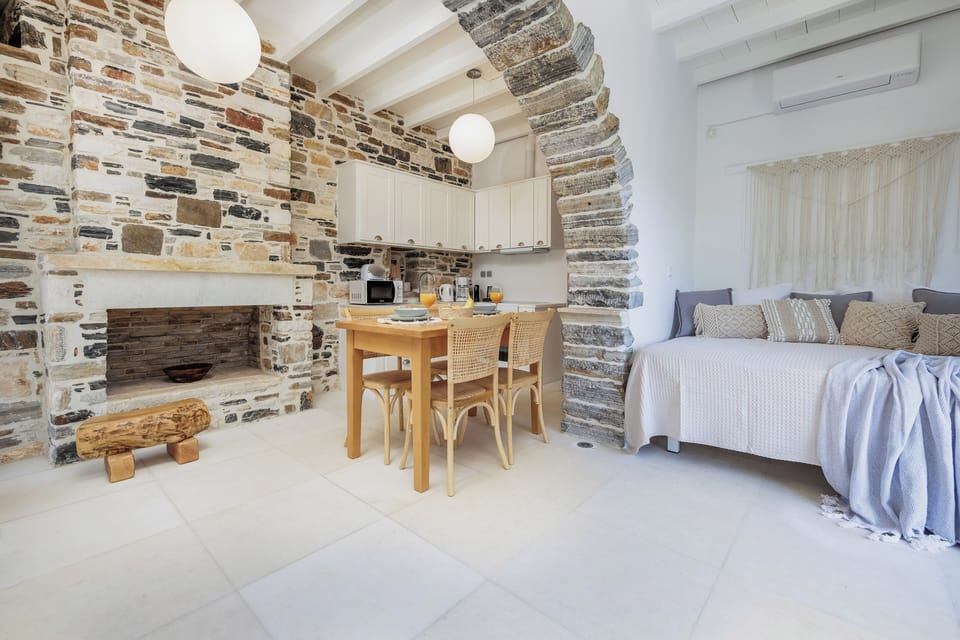Panoramic Suite, Sea View | Living area | 32-inch Smart TV with cable channels, TV, fireplace