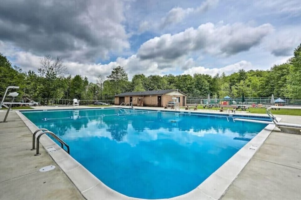 Second out of three outdoor pools in the community. Free use for rental guests 