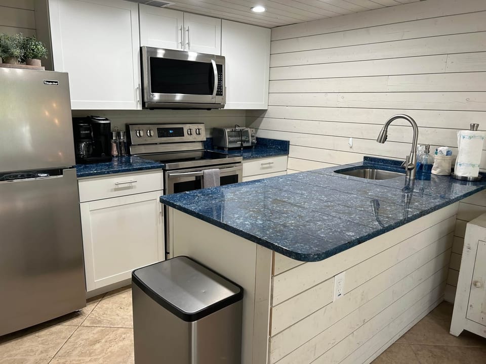 Kitchen with Full Size Appliances