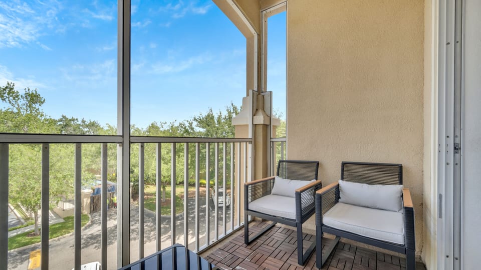 Fully enclosed balcony 