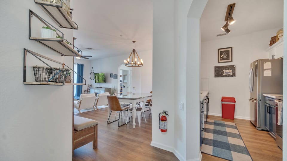 Entry to condo- leading to kitchen and dining room