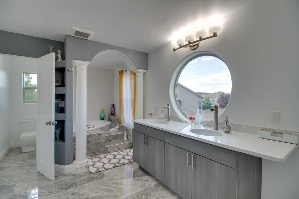 En-Suite Bathroom | Towels Provided | Complimentary Toiletries | 2nd Floor