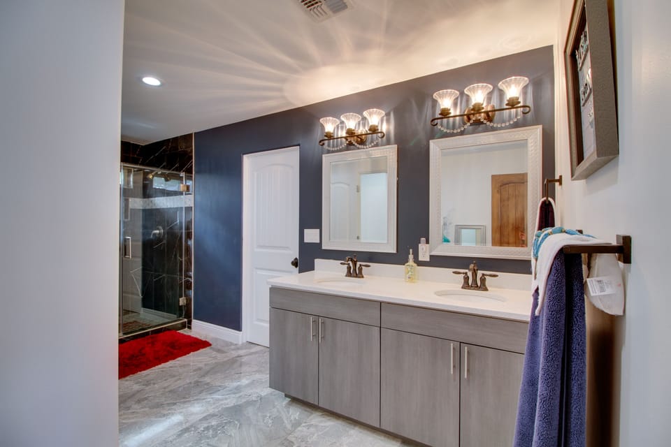 Full Bathroom | Complimentary Toiletries | 2nd Floor