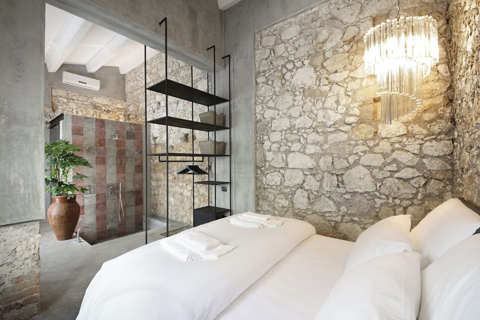 Exclusive Room | In-room safe, soundproofing, iron/ironing board, free WiFi