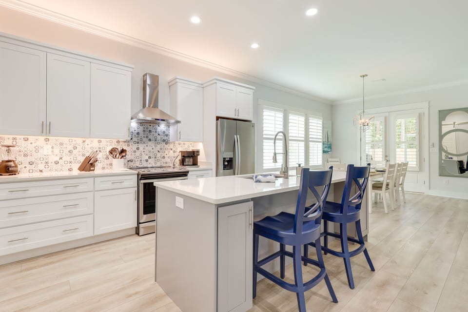 Kitchen | Free WiFi | Central Air Conditioning/Heat | Washer/Dryer