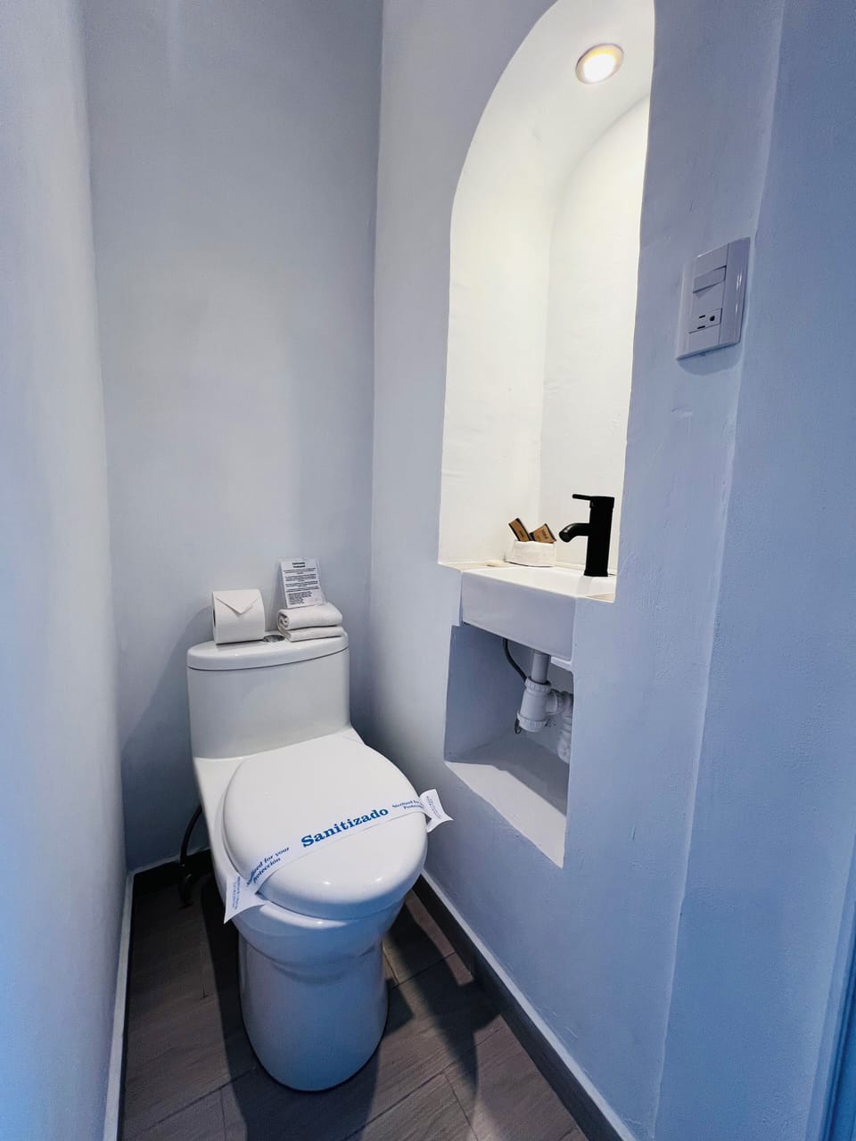 Classic Studio Suite, 1 King Bed | Bathroom | Shower, free toiletries, towels, soap