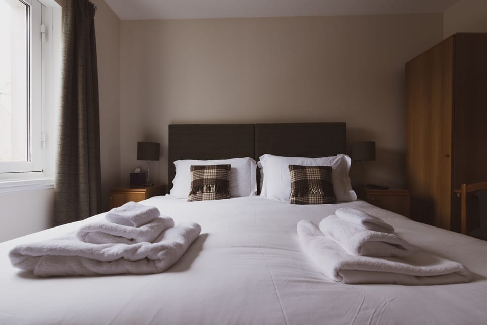 Deluxe Double Room, Ensuite (Super King Bed) | Premium bedding, individually decorated, individually furnished, desk