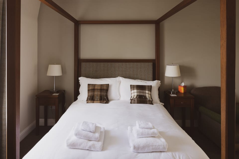 Signature Room, 1 King Bed, Ensuite, Sea View | Premium bedding, individually decorated, individually furnished, desk