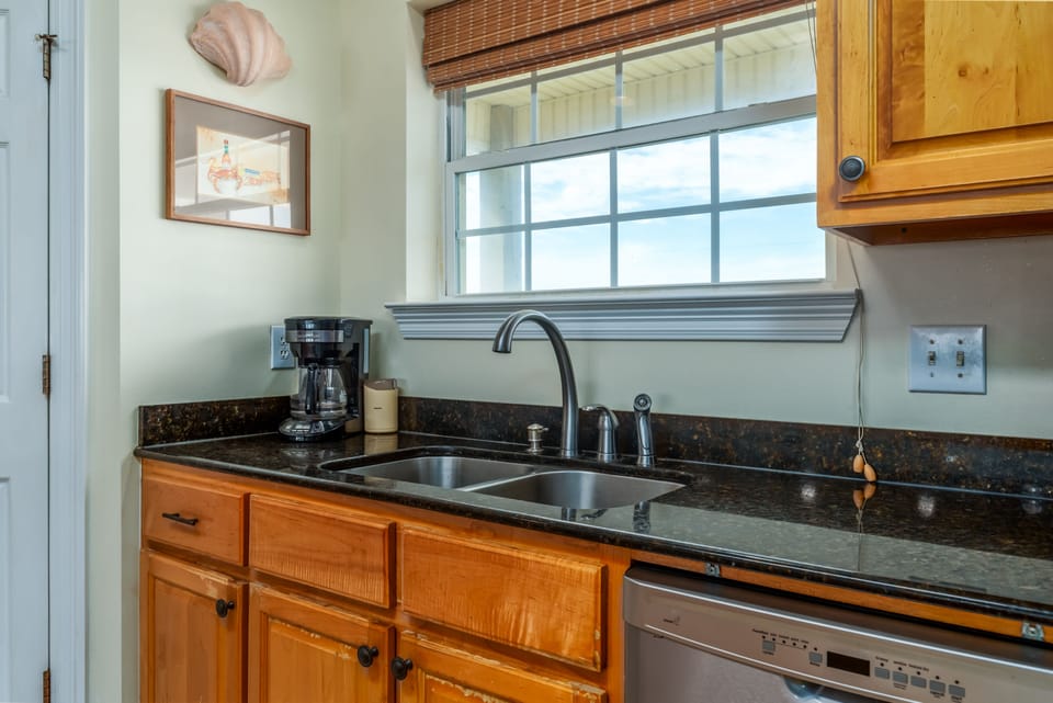 lots of cabinet space
