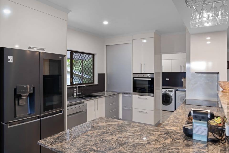 Luxury House | Private kitchen | Electric kettle
