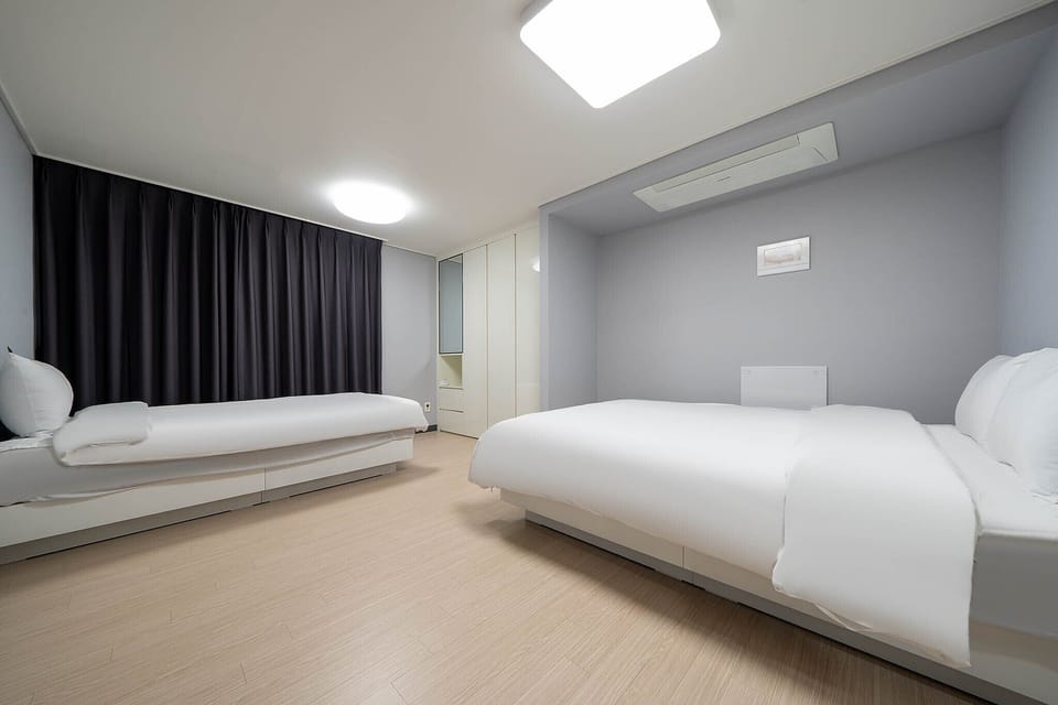 Family Twin Room | Individually decorated, individually furnished, soundproofing, free WiFi