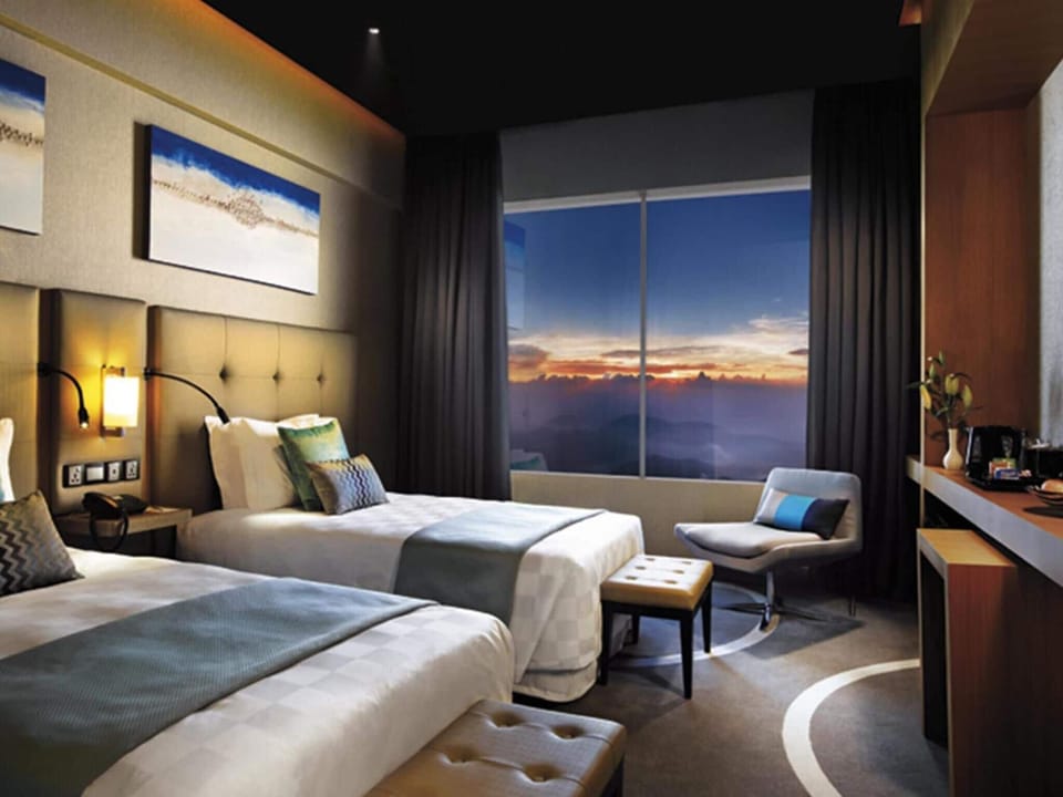 Minibar, in-room safe, desk, iron/ironing board