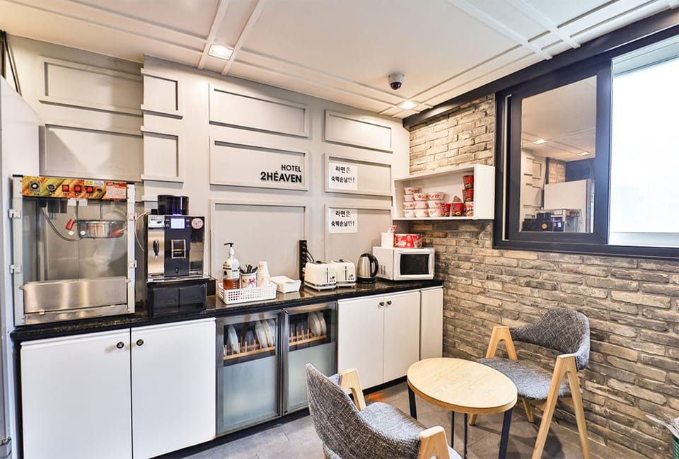 Free daily self-serve breakfast
