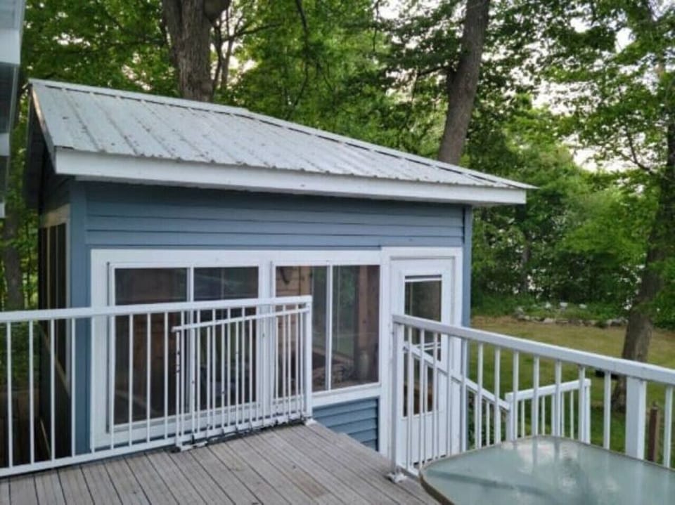 Three season porch lakeside