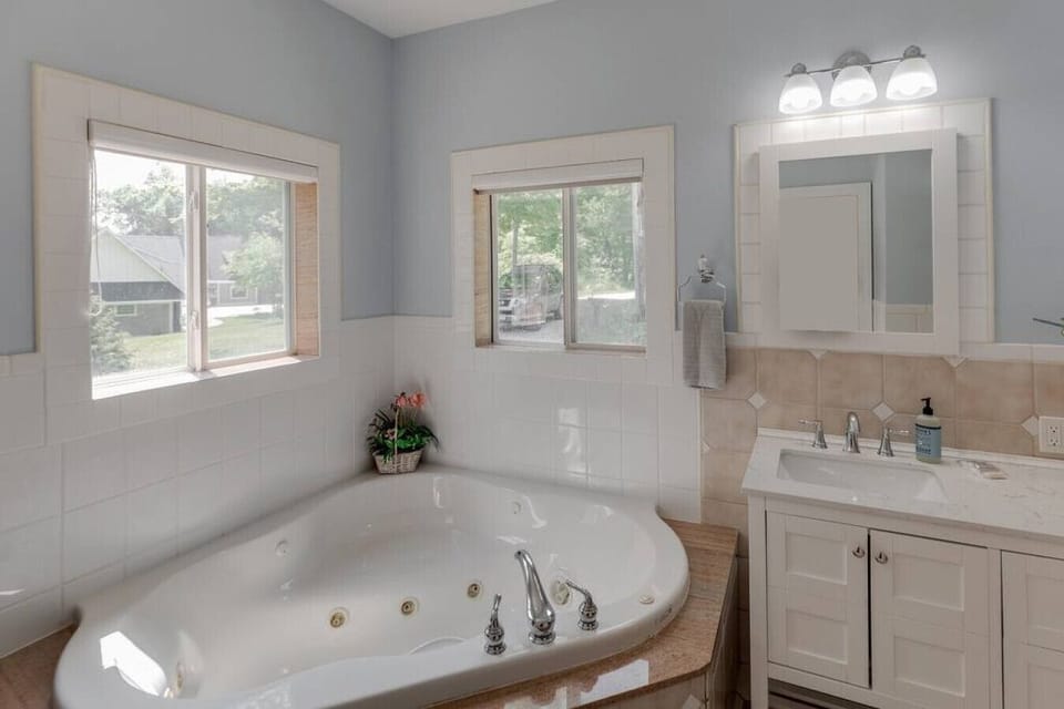 Huge jet tub