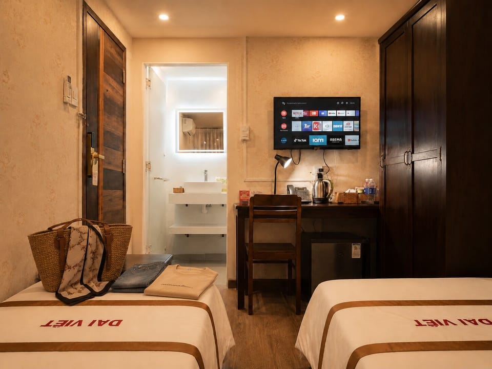 Standard Twin Room, 1 Bedroom | Minibar, desk, laptop workspace, blackout drapes
