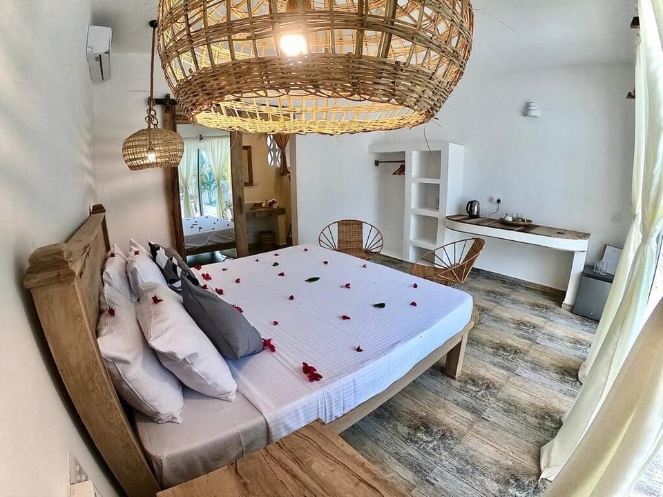 Deluxe Room | 1 bedroom, premium bedding, minibar, in-room safe