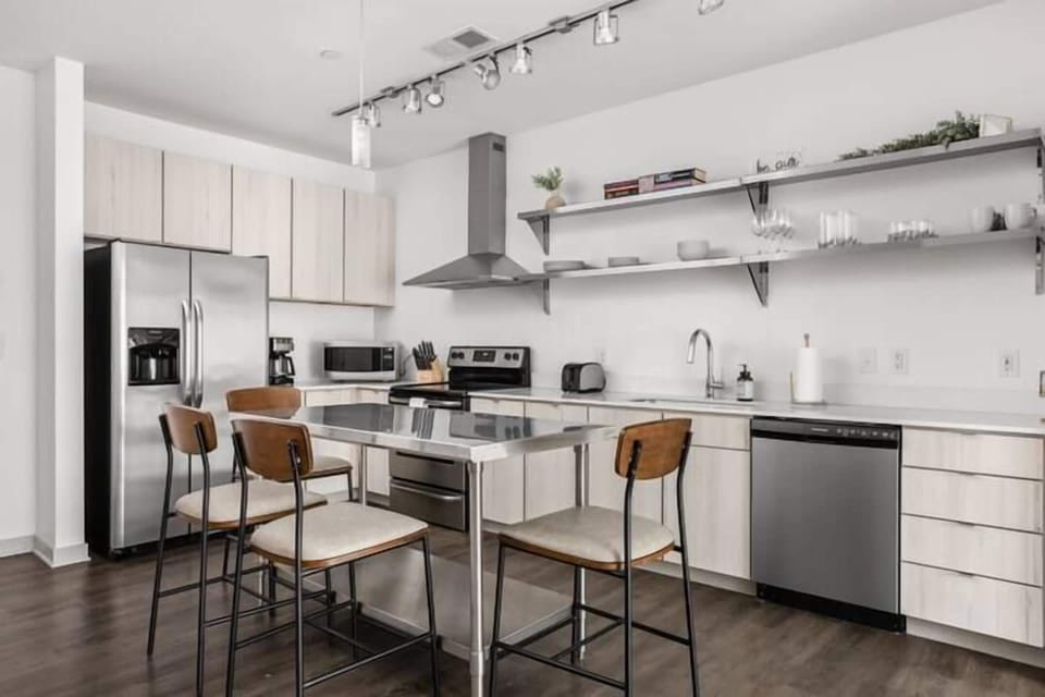 Apartment | Private kitchen | Fridge, microwave, oven, stovetop