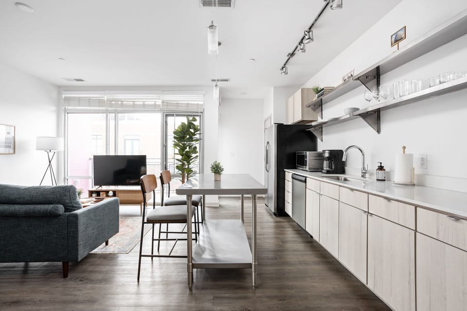 Apartment, 1 Bedroom | Private kitchen | Fridge, microwave, oven, stovetop