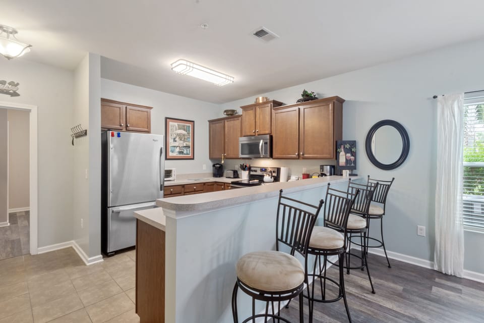 Kitchen/Bar Area