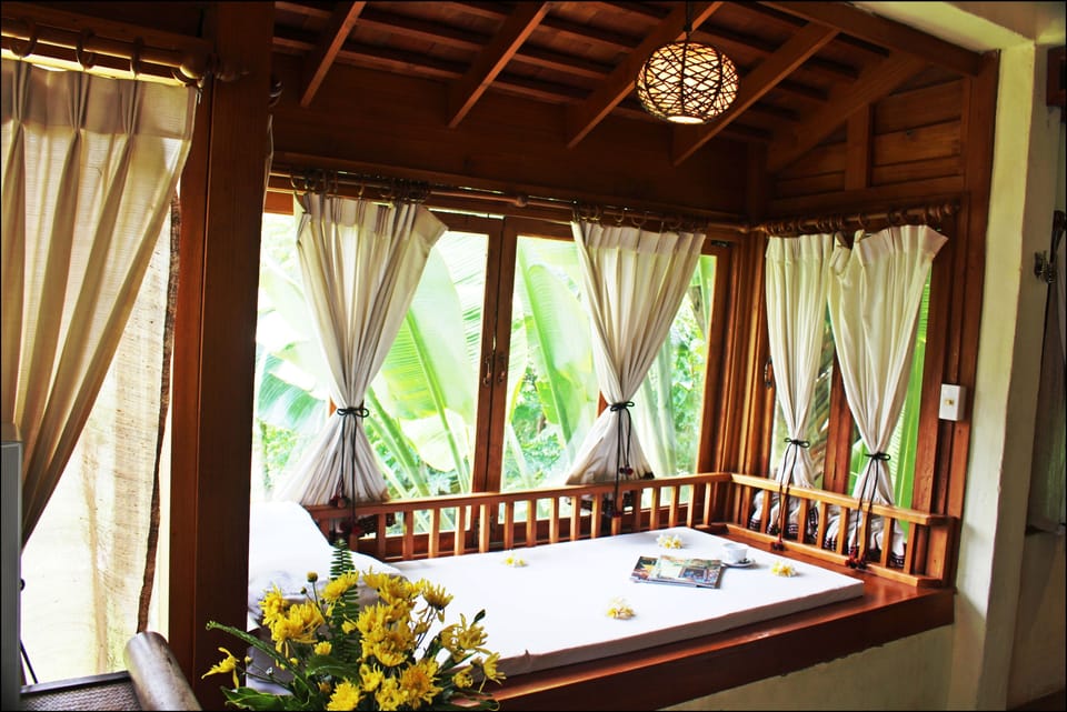 Junior Suite, River View | Living area