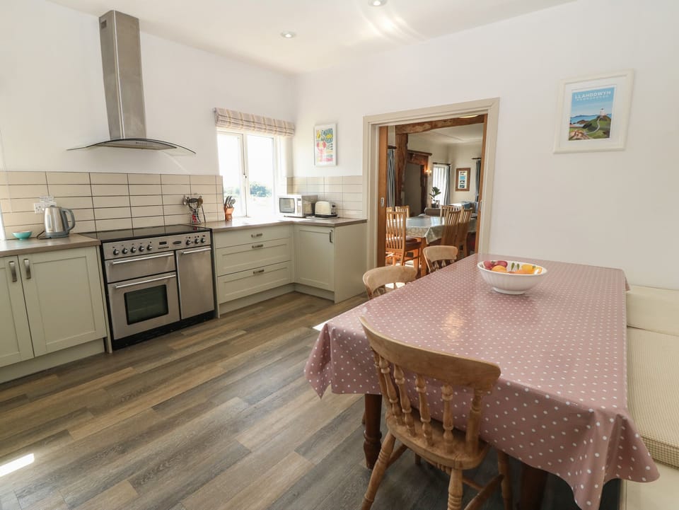 Fridge, dishwasher, electric kettle, toaster