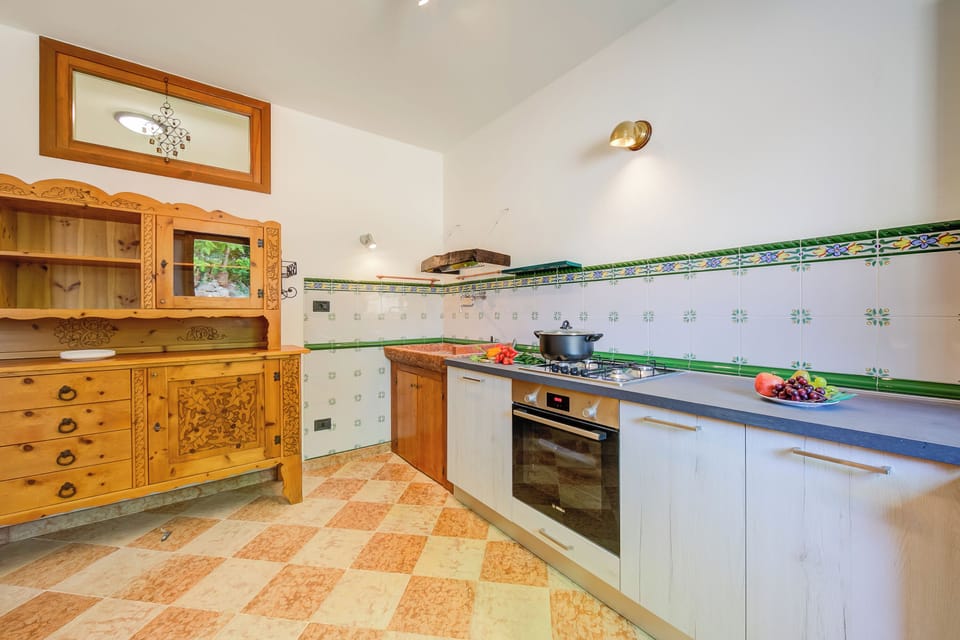 Family House, 2 Bedrooms, 2 Bathrooms (Casa Mondragon In Lazise) | Private kitchen